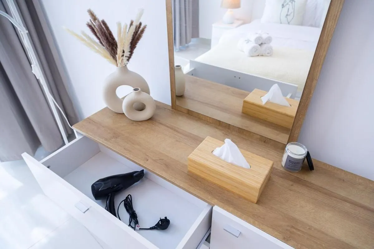 Apartment Waves - Charming Apt With Balcony Steps From The Beach Dubai