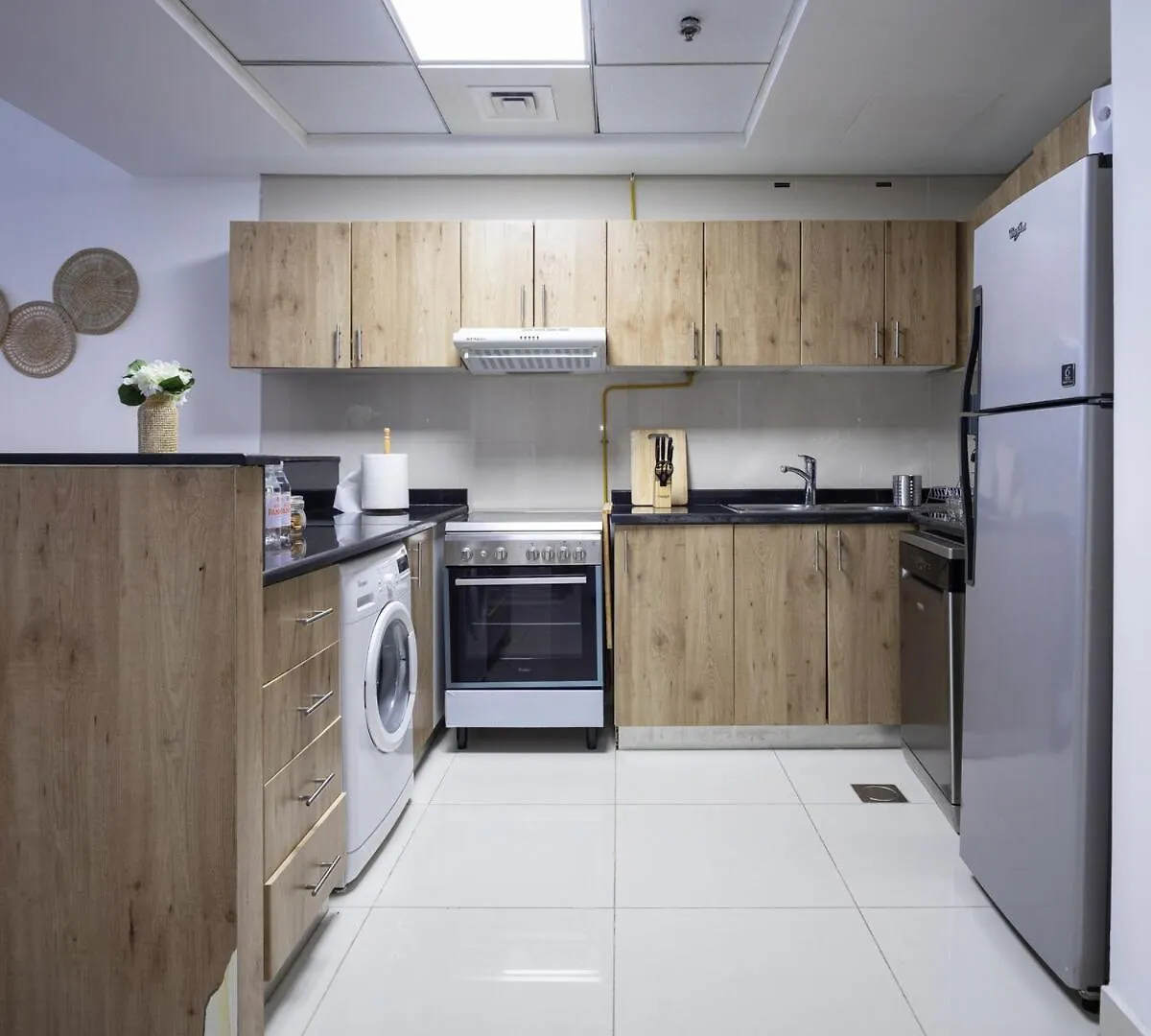 Waves - Charming Apt With Balcony Steps From The Beach Dubai
