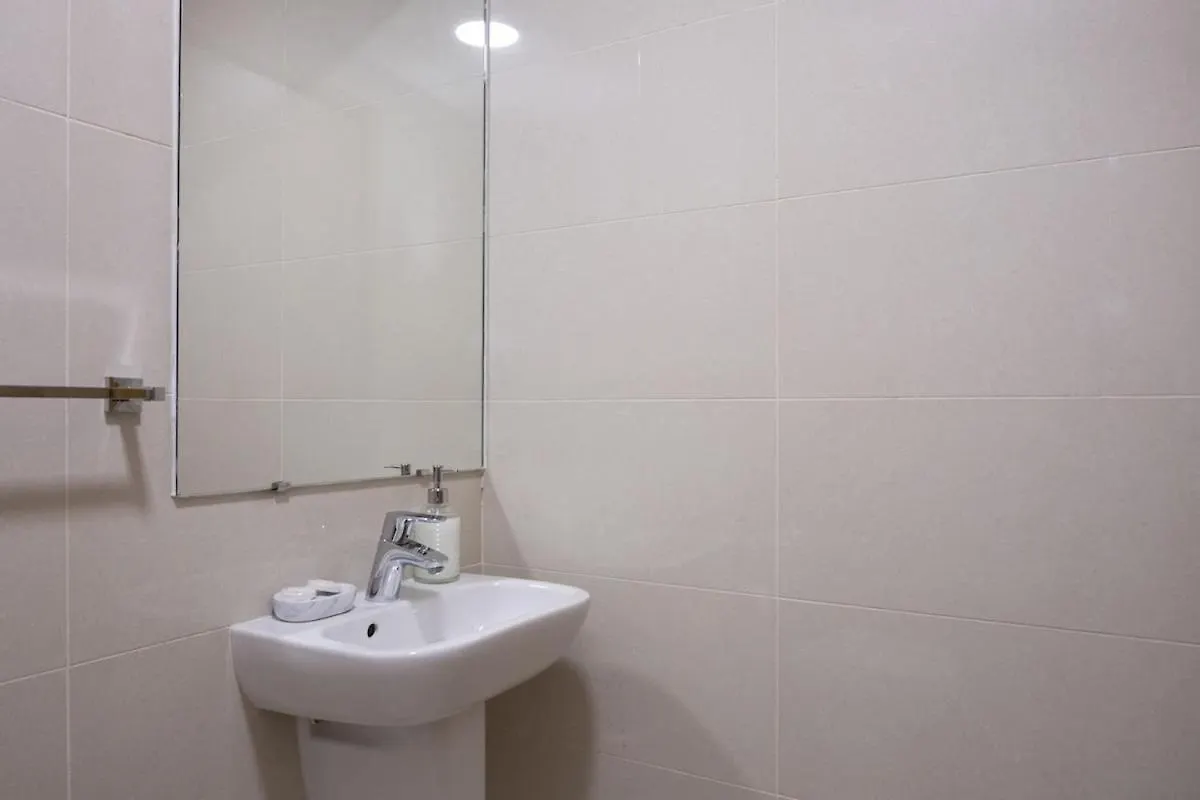 Waves - Charming Apt With Balcony Steps From The Beach Dubai Apartment