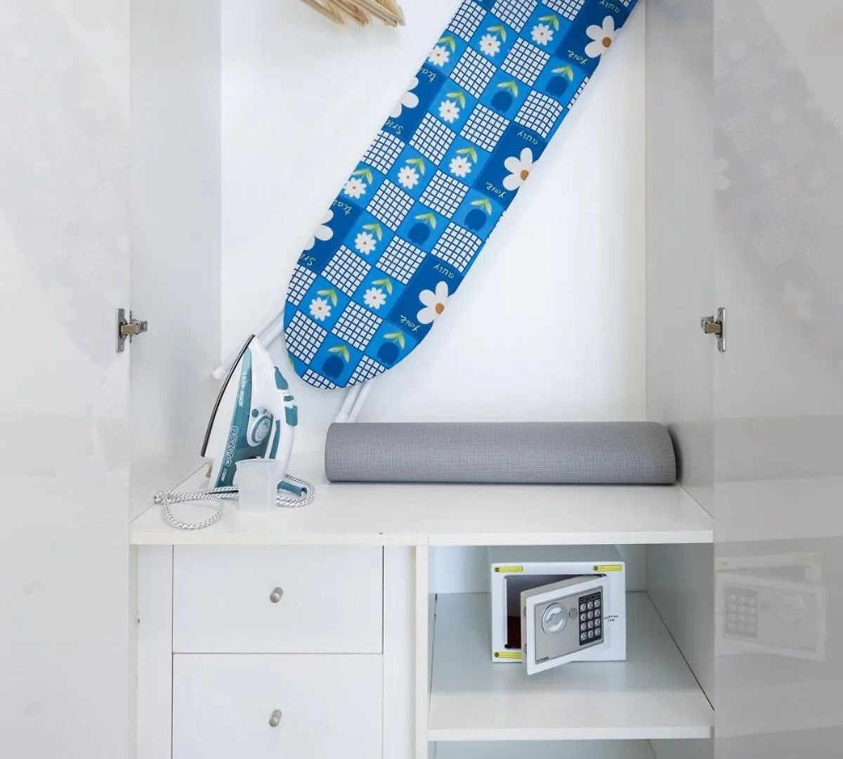 Waves - Charming Apt With Balcony Steps From The Beach Dubai 0*,